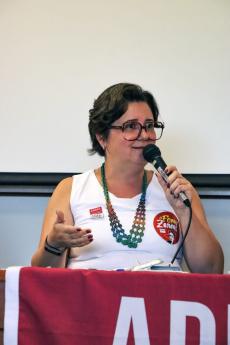 Mesa Redonda "Trs experincias de paridade em eleies para reitoria das IFES", com Joana Amaral (d